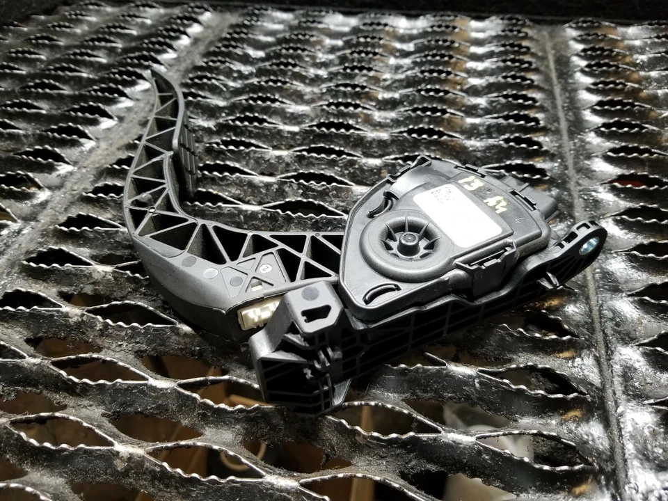 13 14 15 16 AUDI A4 2.0L ACELERADOR PEDAL ACELERADOR OEM Foto 3 de 4