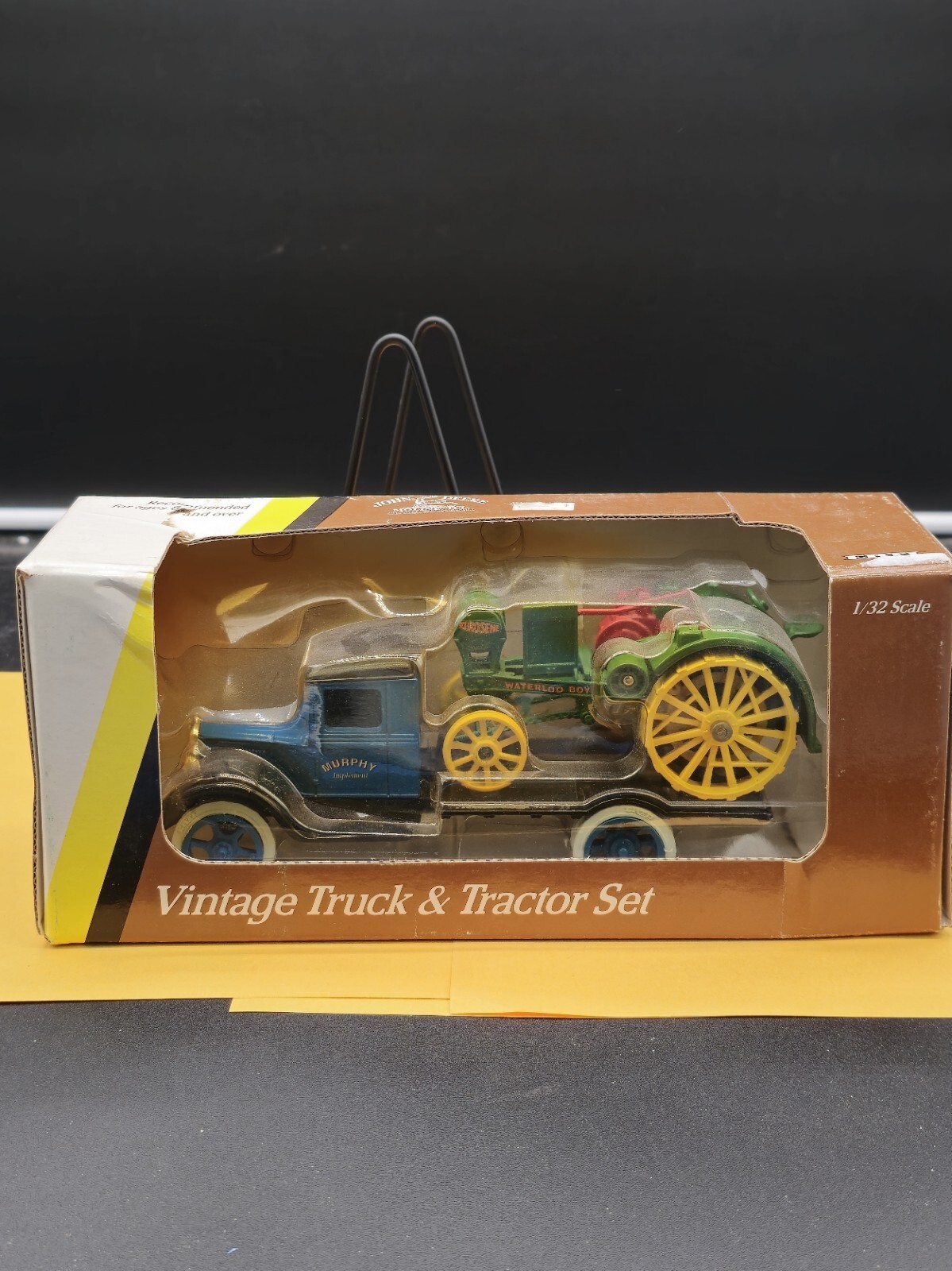 Ertl Vintage Truck & Tractor Set 1931 Hawkeye & John Deere Waterloo Boy Tractor