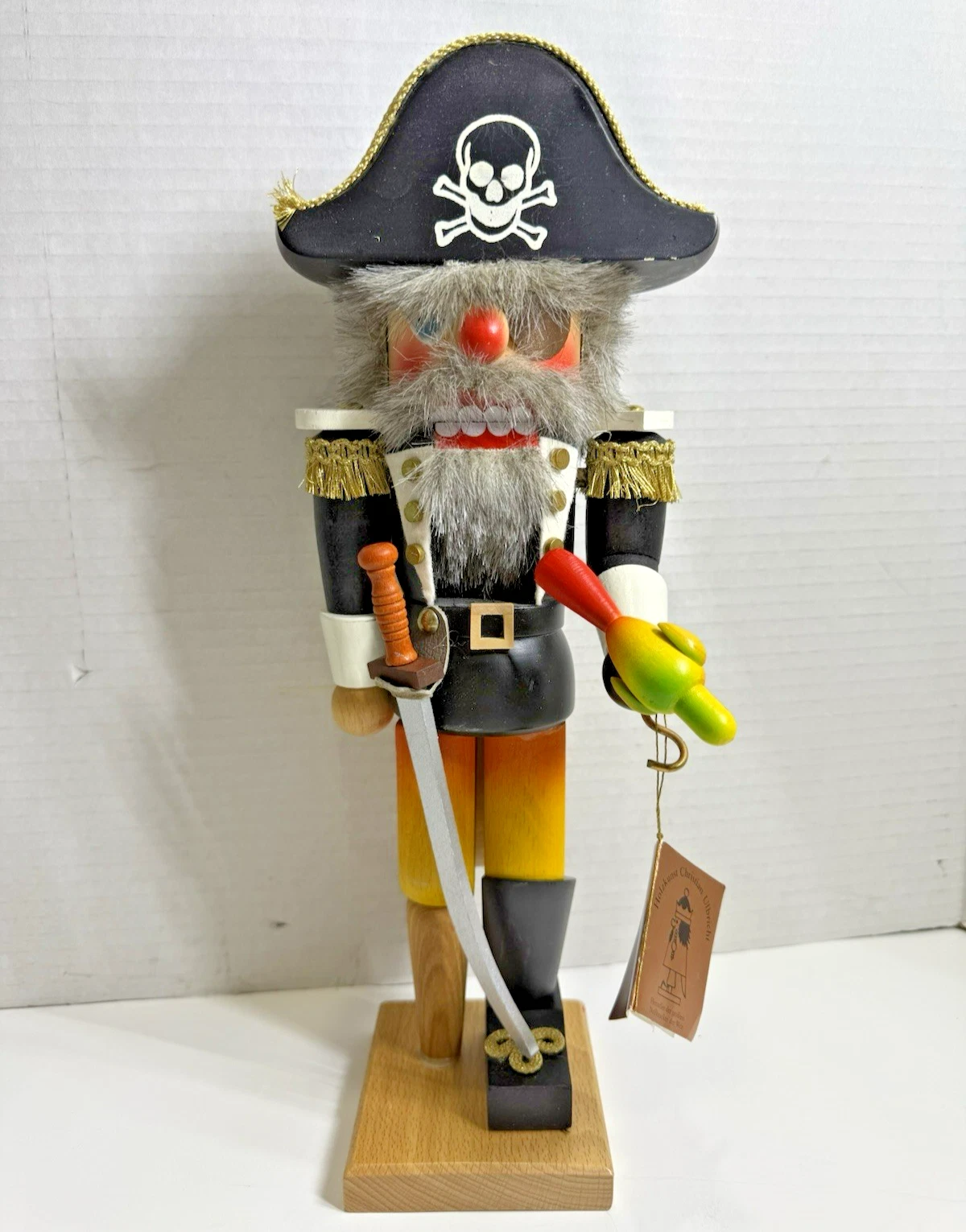 RARE Holzkunst Christian Ulbricht Pirate Captain Nutcracker w/ Original Tag 14"
Opens in a new windo