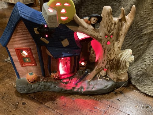 Pacific Rim electrified ceramic haunted house #6464, Halloween, works