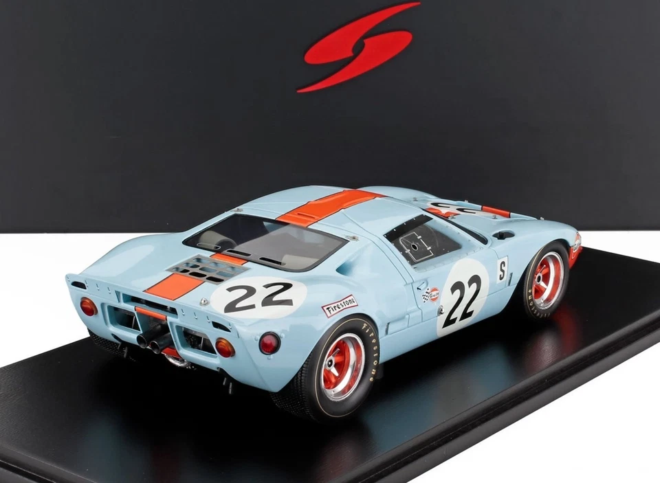 Ford GT40 #22 Winner Sebring 1969 1/18 Scale Model Car Gulf Livery by Spark - Image 2 of 4