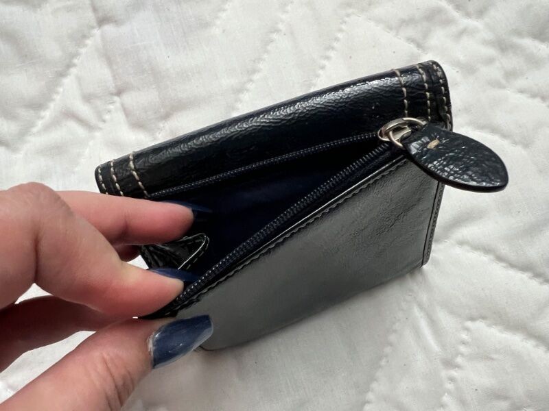 444 Vintage Coach Legacy Navy Patent Leather Trifold Turnlock