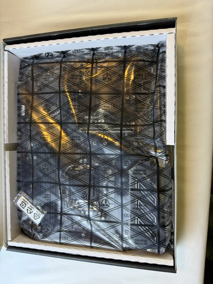 Placa madre Intel para juegos MSI Z390-A PRO LGA1151 - NUEVA Foto 4 de 4