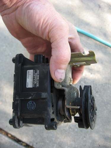 97 98 99 00 01 TOYOTA CAMRY CRUISE CONTROL ACTUATOR 88002-33020 OEM - Picture 3 of 6