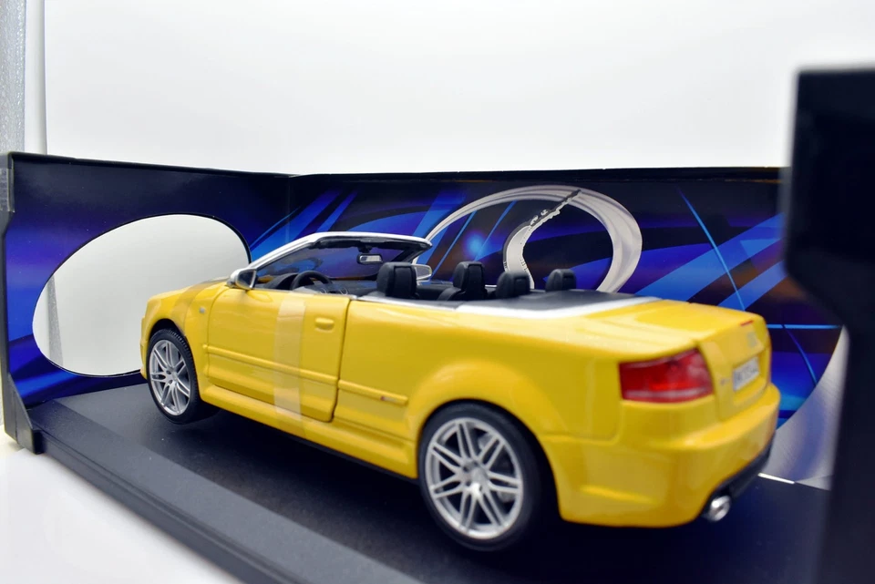 Modellino auto scala 1:18 Audi RS4 diecast modellismo statico maisto collezione - Immagine 4 di 4