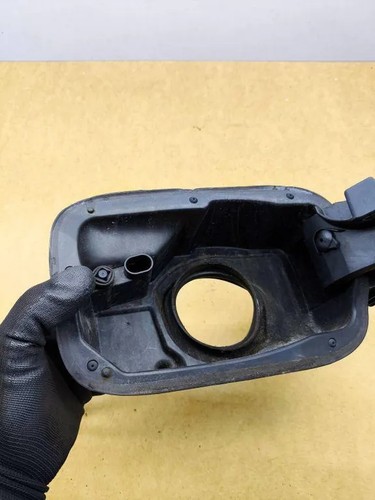 MERCEDES-BENZ C W204 Motor für Tankdeckelverriegelung A0005846517 2.10 33127837