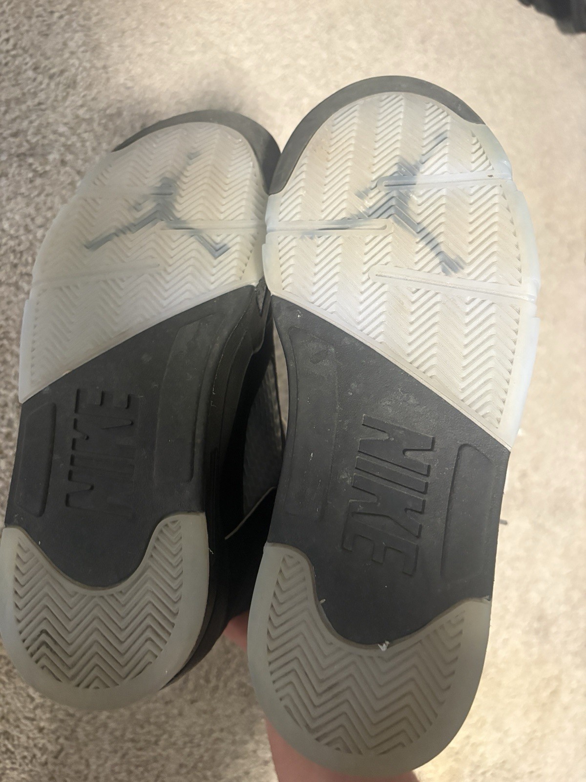 Jordan 5 Metallic Size 9 - image 5