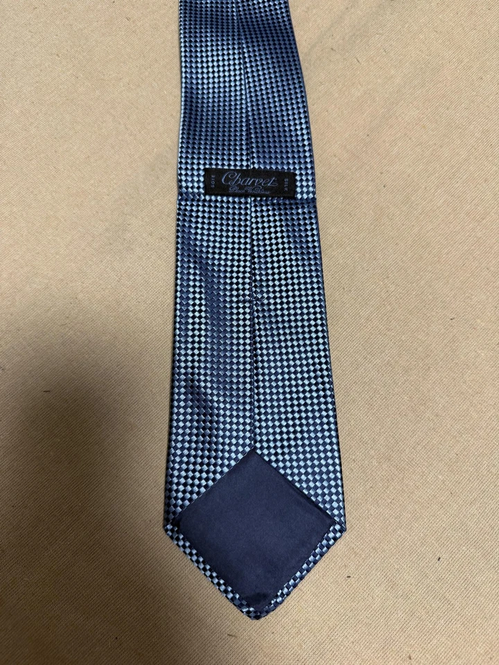 Corbata de seda Charvet para hombre azul marino a cuadros geométricos tejida de lujo hecha en Francia Foto 4 de 4
