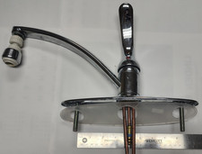 Delta Foundations 1-Handle Kitchen Faucet Chrome-with Sprayer-Good condition