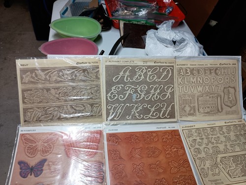 GREAT LOT 23 NOS VINTAGE CRAFTAID LEATHER TEMPLATES PLASTIC 1953-78 BILLFOLD - Picture 20 of 23