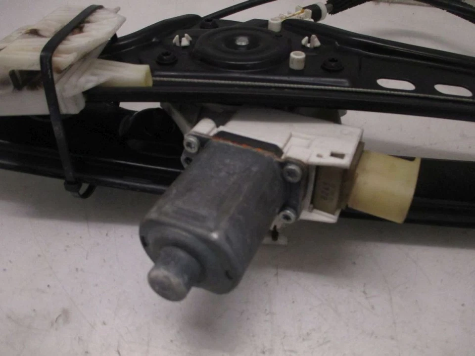 Elevalunas delantero derecho motor elevalunas motor E91 se adapta a BMW 3 (E90) 318I Foto 3 de 3