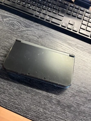 Nintendo 3DS XL Schwarz Inklusive Ladekabel OHNE OVP, Ohne Touchpen Ohne Spiele - Bild 1 von 4