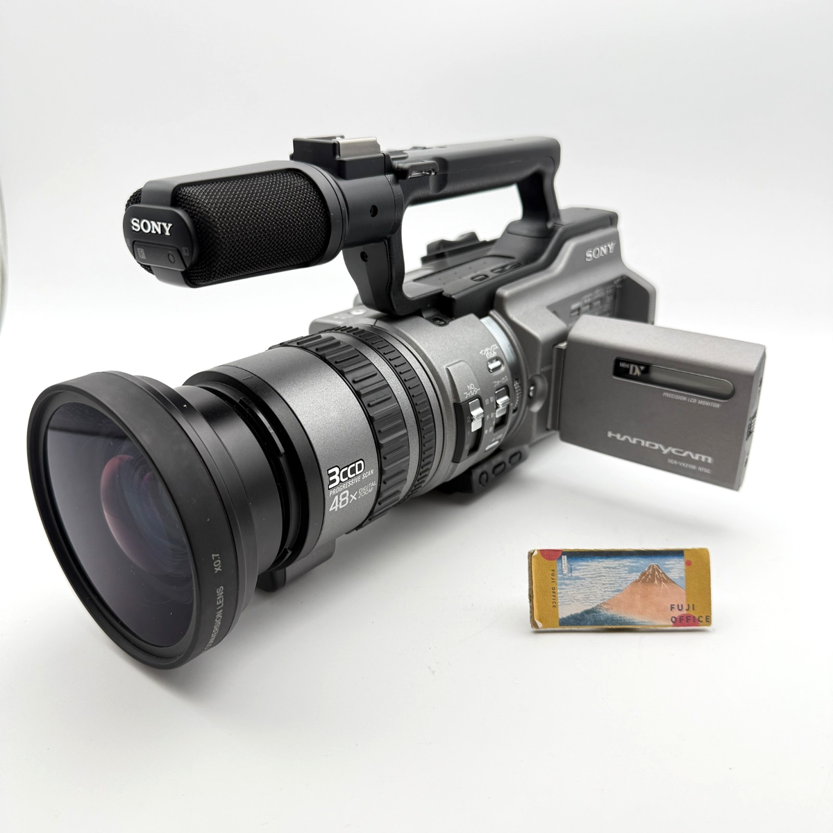 Untested Sony DCR-VX2100 NTSC MiniDV Handycam 3CCD Camcorder, AS-IS (M4691