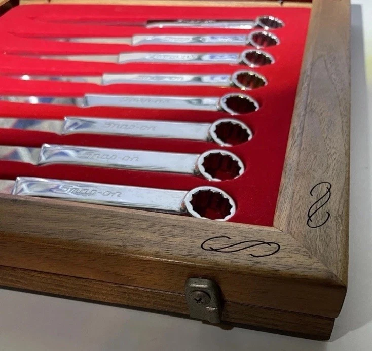 Juego de 8 cuchillos para carne coleccionables a presión en estuche de madera con logotipo nuevos Foto 2 de 3