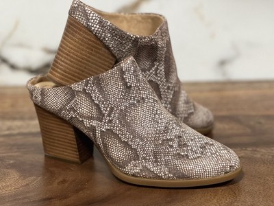 Born Eustis Women Mules Snake Print Stacked Heel Slip On Castagno Western Shoes