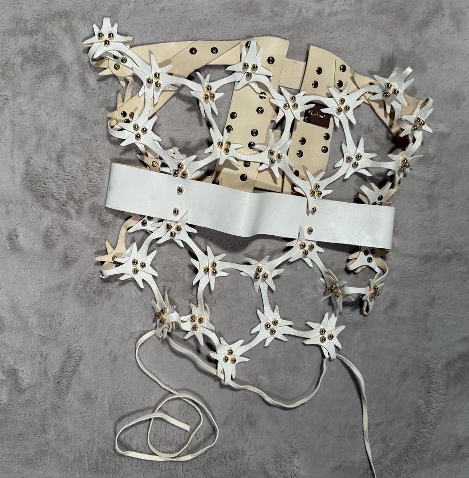 Espartilho quadril de renda de couro Lyra Una Burke ouro branco - Imagem 2 de 4