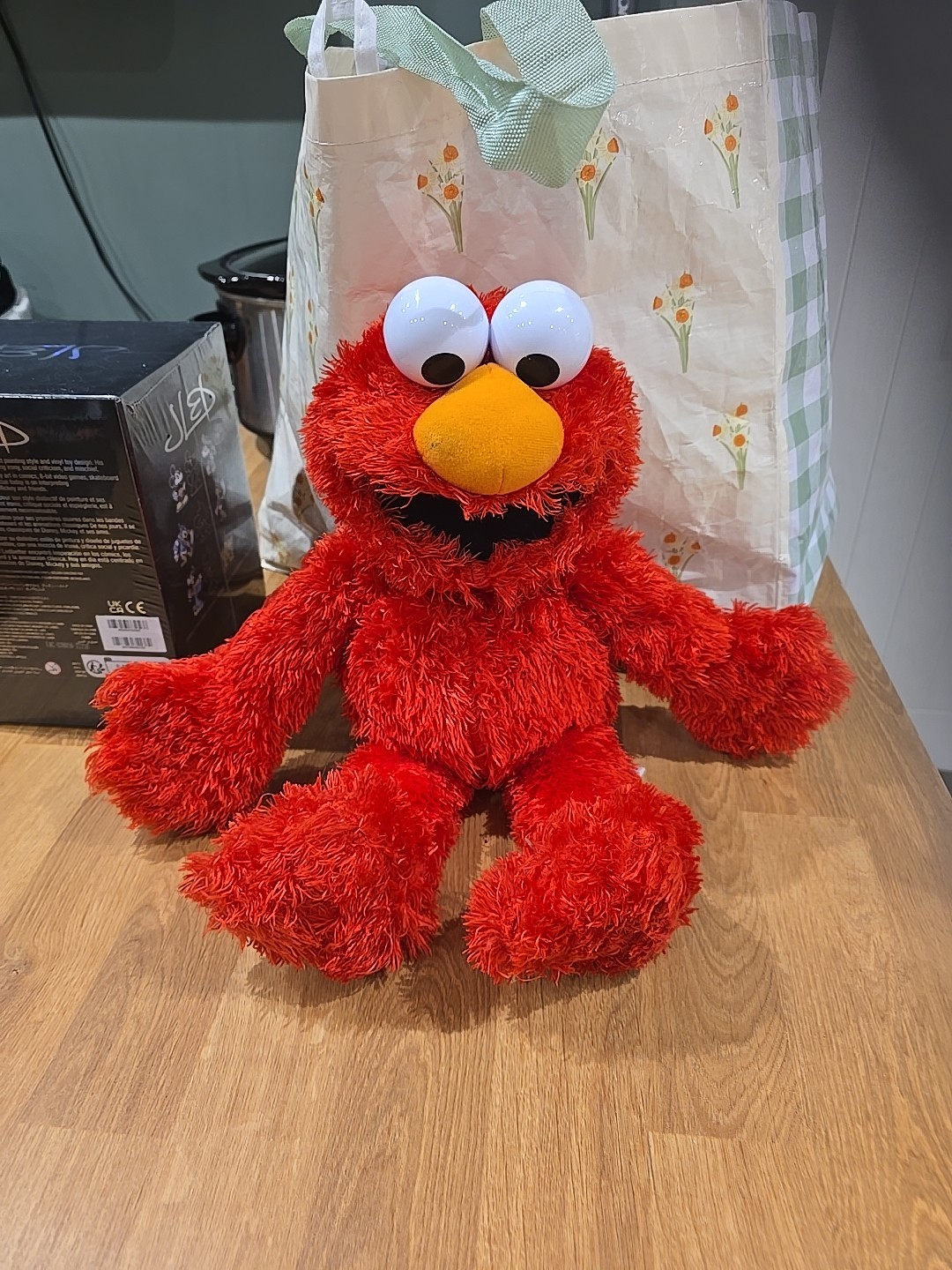 Tickle Me Elmo Plush Sesame Street 2018 Cuddly Toy Teddy 16