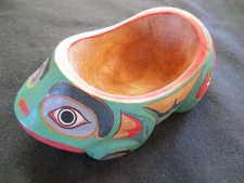 CLASSIC NORTHWEST COAST DESIGN, FROG EFFIGY CEREMONIAL BOWL,  WY-0224*04642