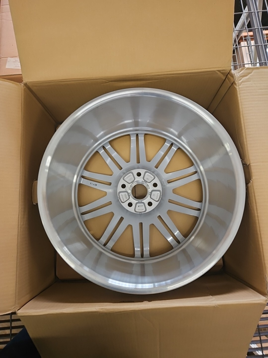 GENUINE BENTLEY 2 PIECE 9J X 20" SINGLE ALLOY WHEEL JNV601025F RT259