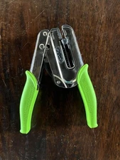 We R Memory Keepers Crop-A-Dile Power Punch Comfort Handle Green .25” Holes