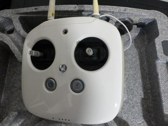 DJI Phantom 4 4K Camera Drone - White - Image 4 of 4