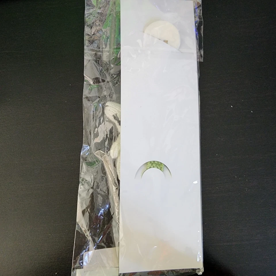 Clip chupete ganchillo a mano soporte binky bebé cachorro perro tejido negro blanco Foto 3 de 4