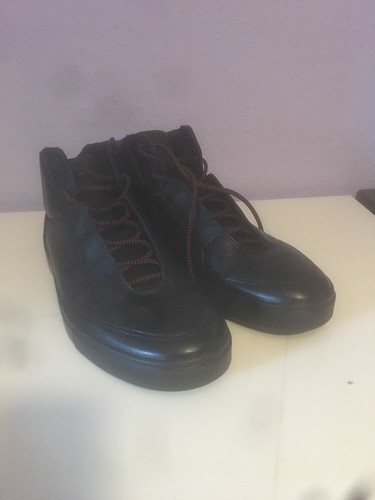 black nike training shoes