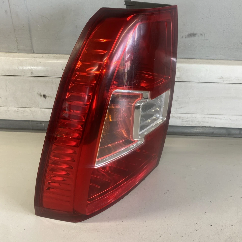 Luz trasera izquierda Kia Sportage 2009 lado del pasajero 92401-030 Foto 2 de 4