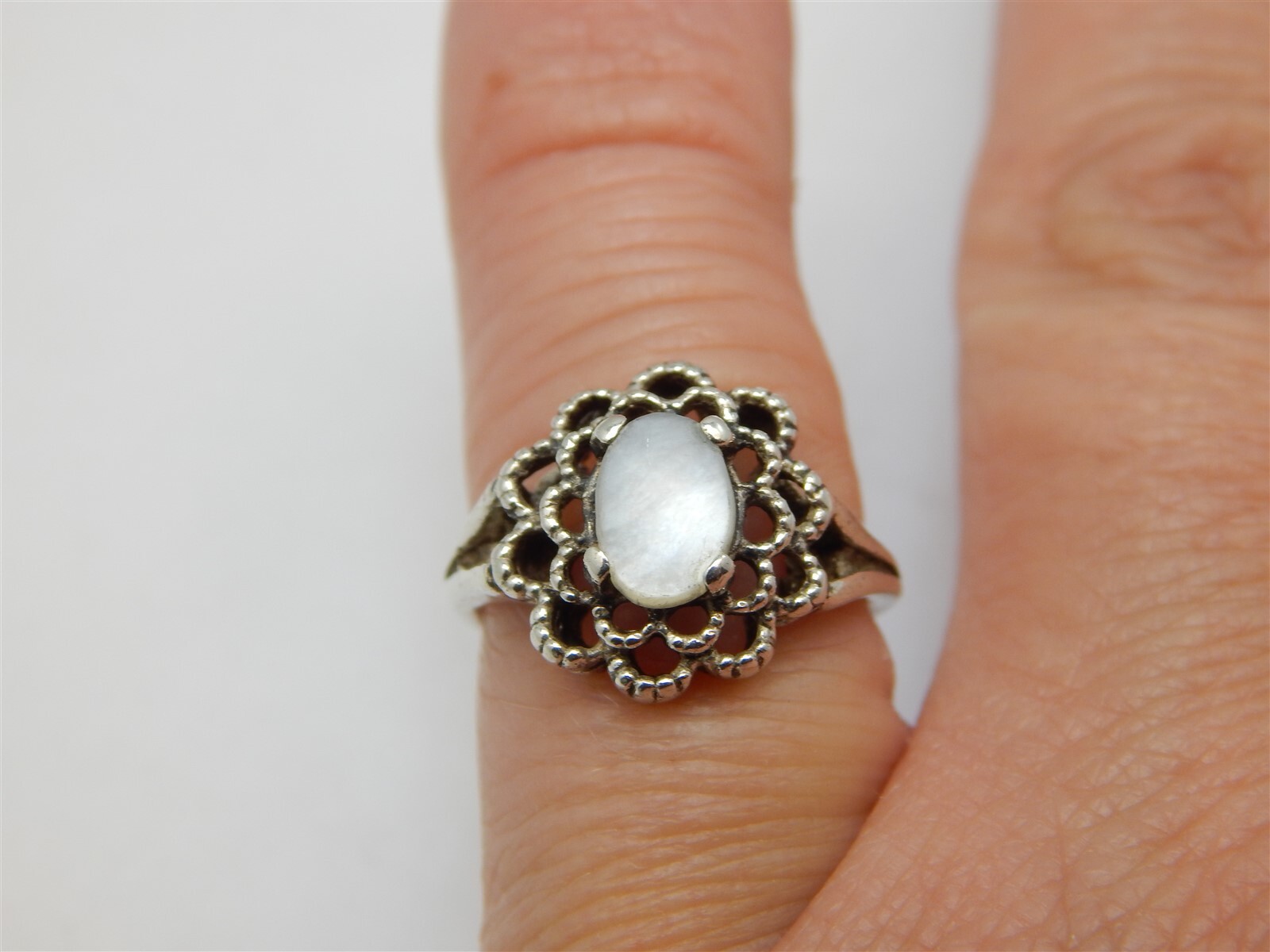 SILVER PLATE MOTHER OF PEARL SOLITAIRE FASHION RING S… Gem