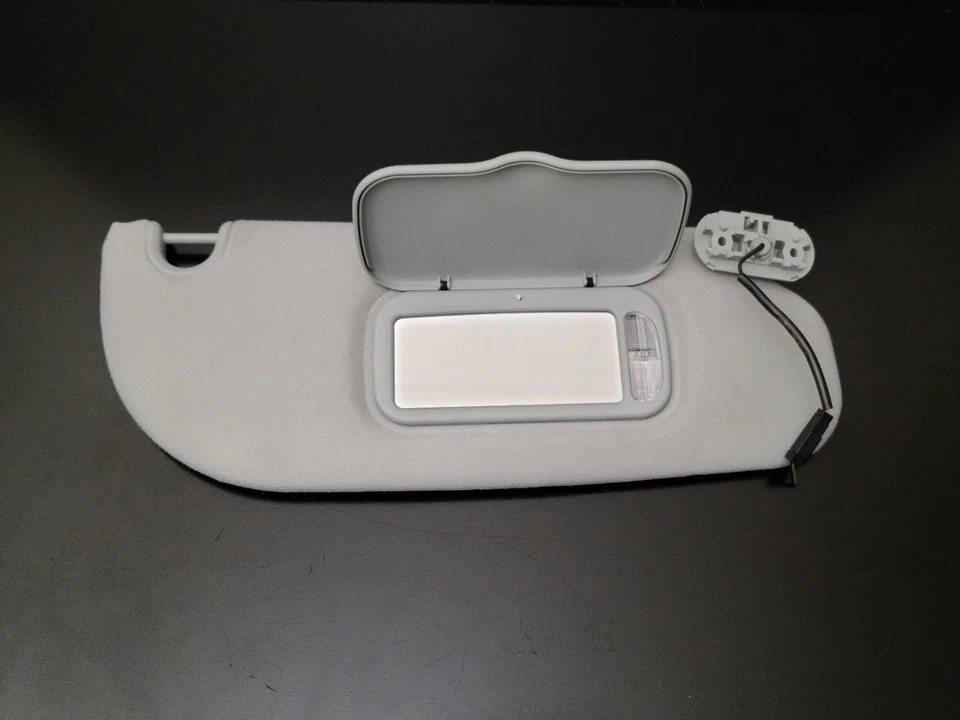 2002-2005 Ford Explorer Mercury Mountaineer Sun Visor Pair Set Driver Passenger - Image 4 of 4