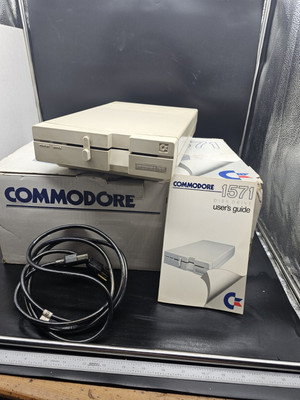 Commodore 1571 Floppy Drive For C64 64C VIC-20 C128 C16 PLUS/4 IOB w/ User Guide