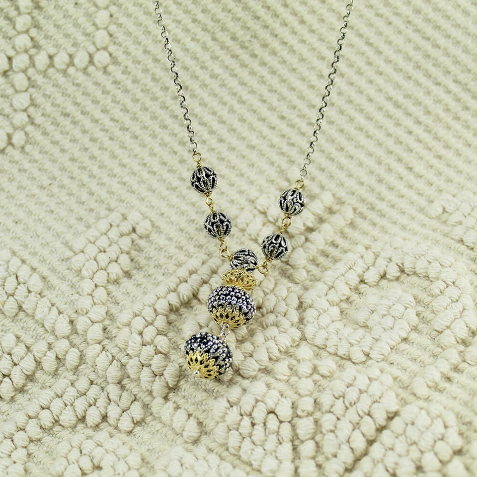 Collana donna sfere filigrana sarda in argento traforate brunite e dorate    - Immagine 3 di 3
