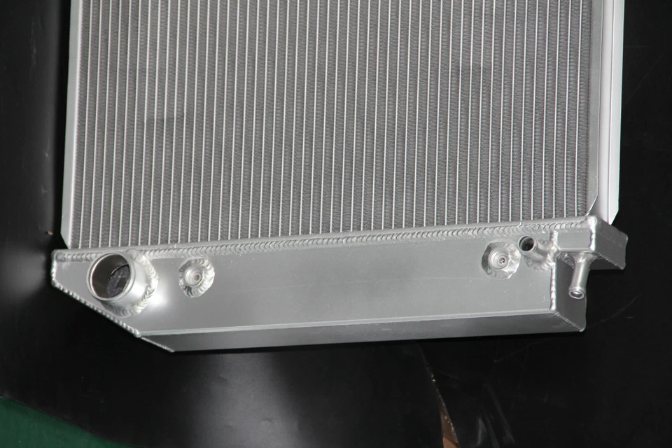Radiador de aluminio CC1523 para Chevy C/K 1500/2500/3500 V8 1994-2002 6,5 L diésel Foto 2 de 4