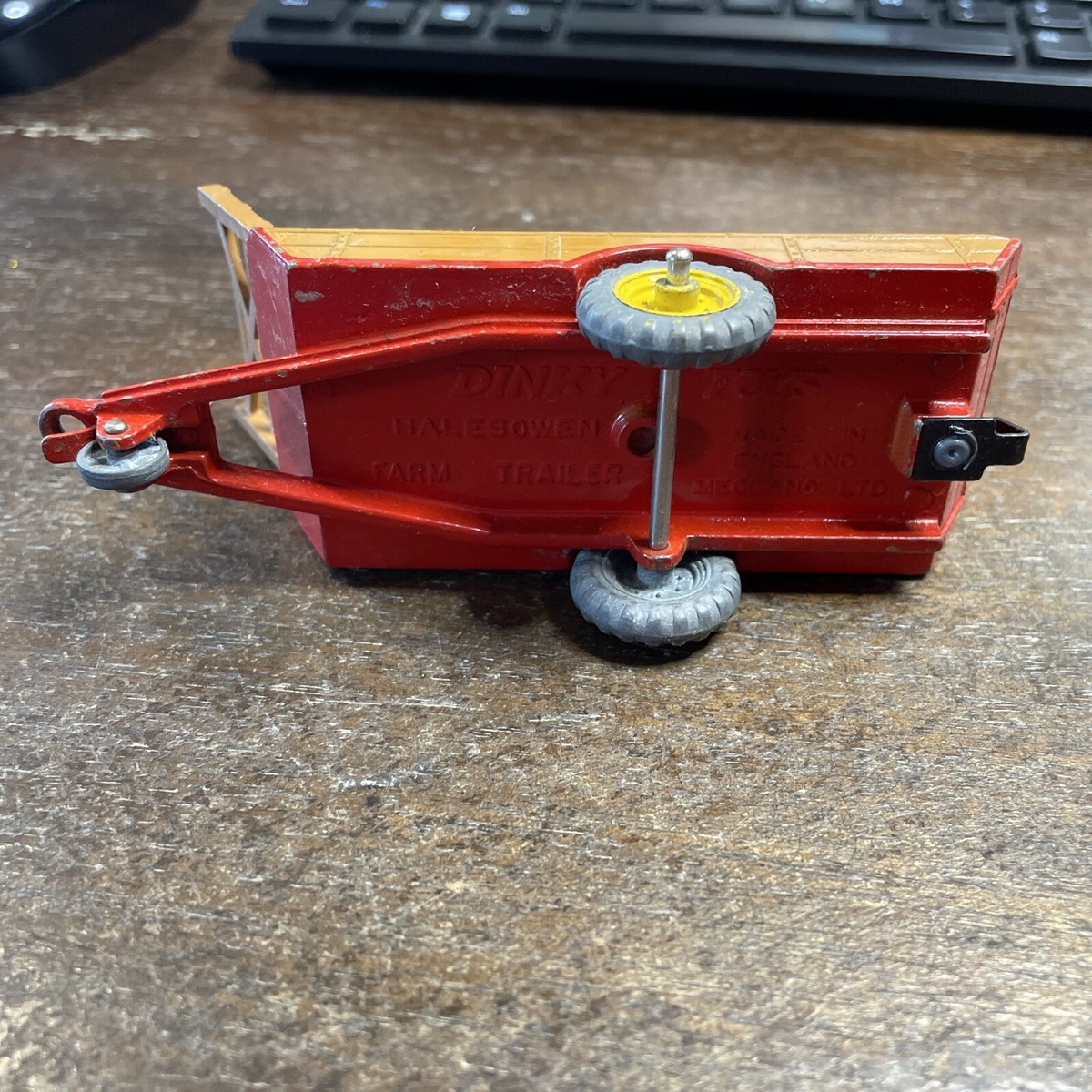 DINKY TOYS MASSEY HARRIS TRACTOR Halesown Trailer Manure