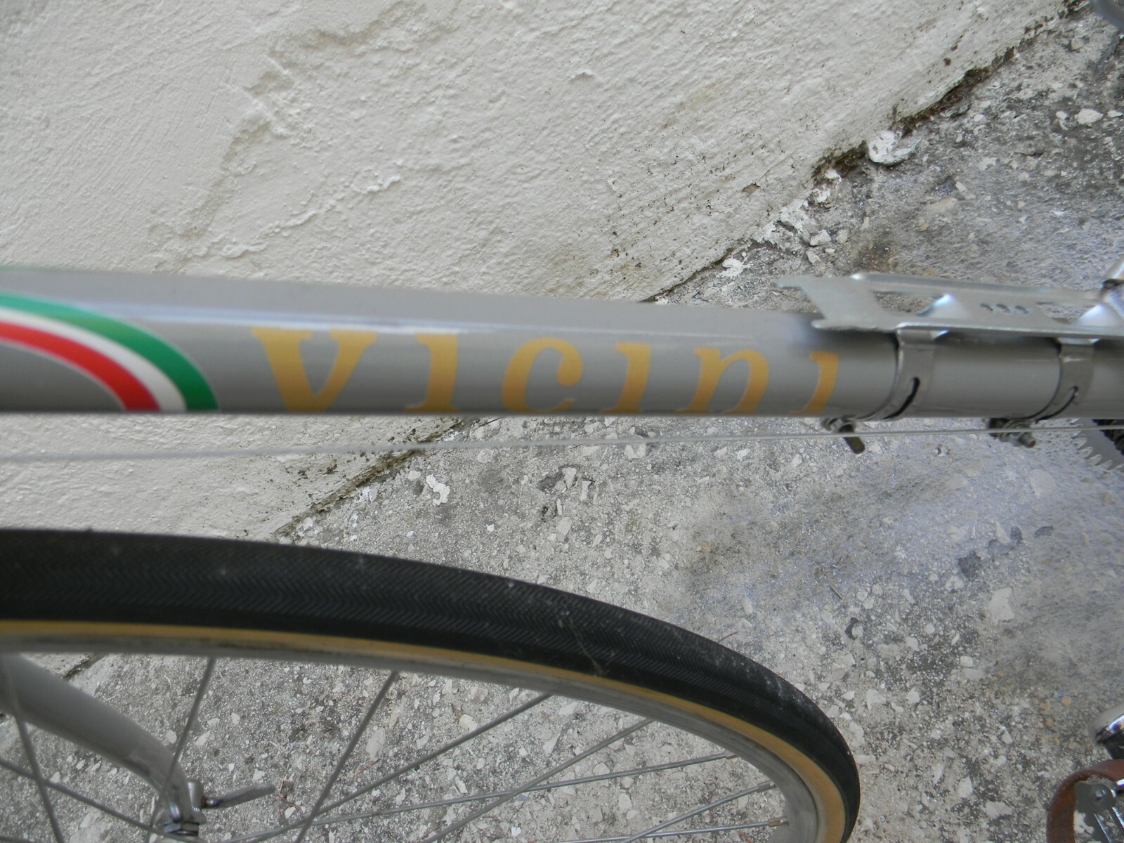 Foto 2 di 9
