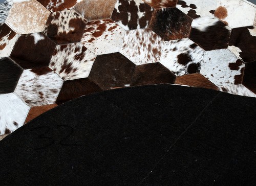 Cowhide Round Patchwork Carpet Handmade Cowhide Carpet Home Décor Cow Skin 32 - Picture 4 of 5