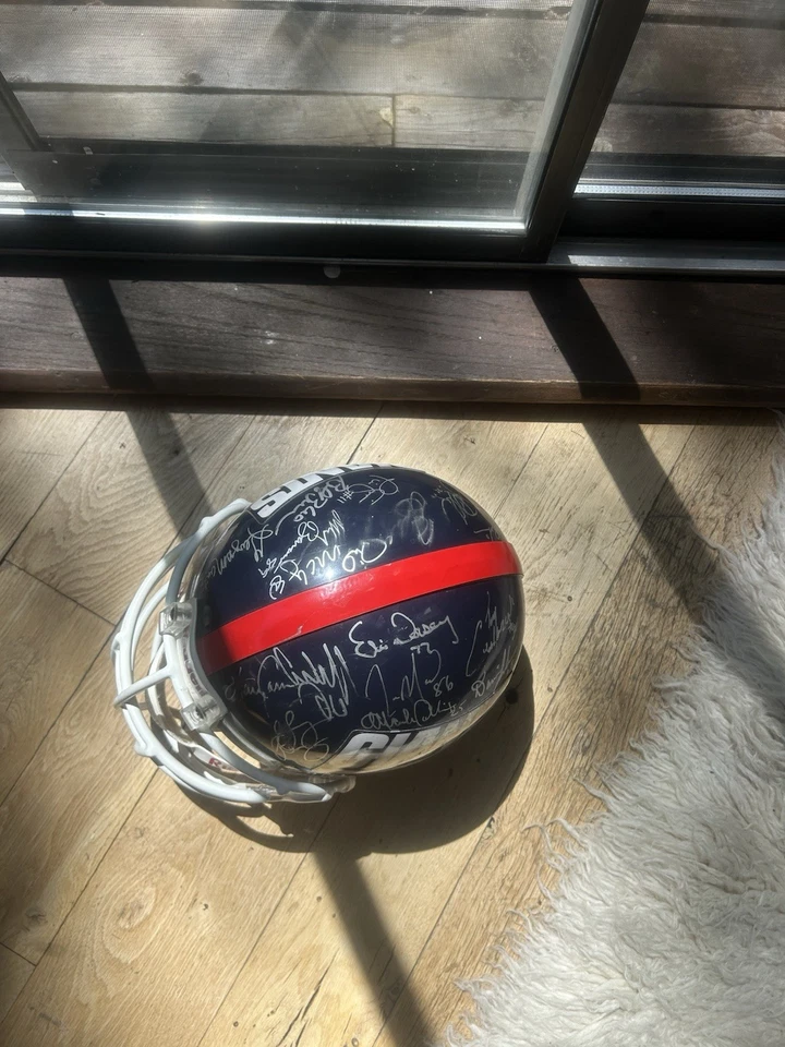 Casco firmado por el equipo ganador del Superbowl 2008 de los New York Giants Foto 4 de 4