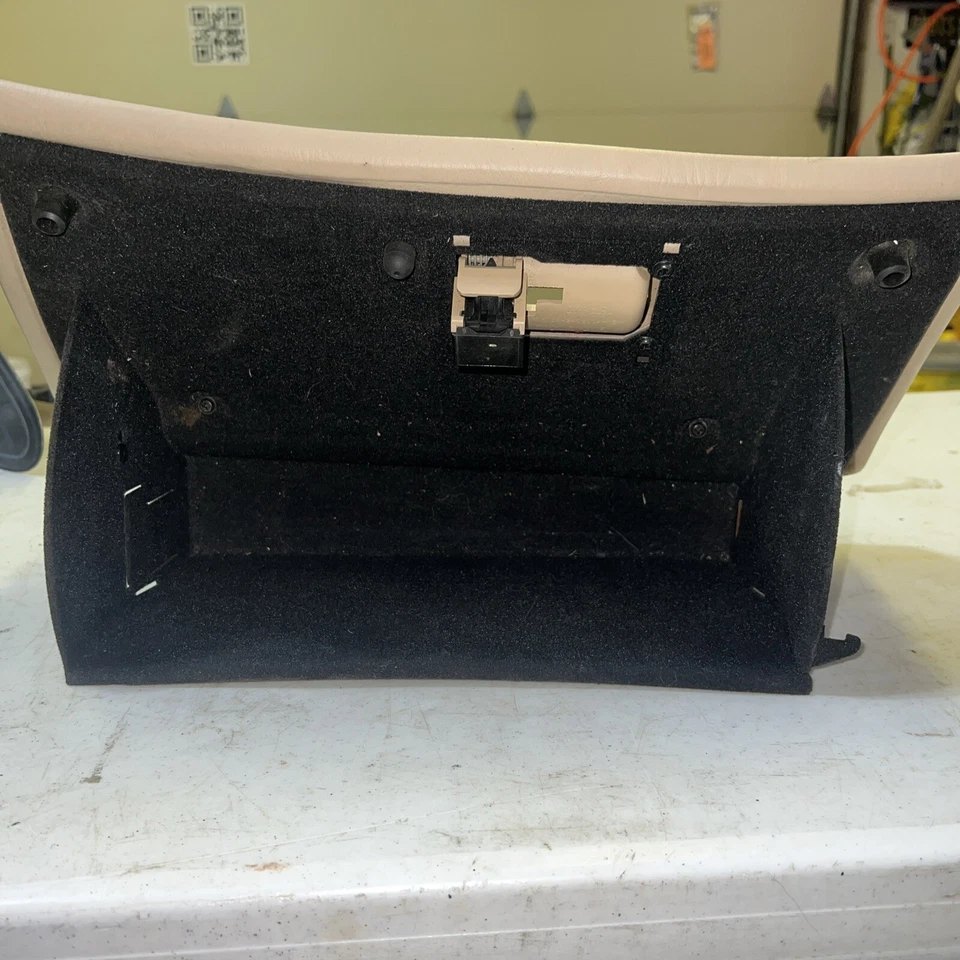 Guantera Lincoln Mark VIII 1997 1998 marfil Foto 3 de 4