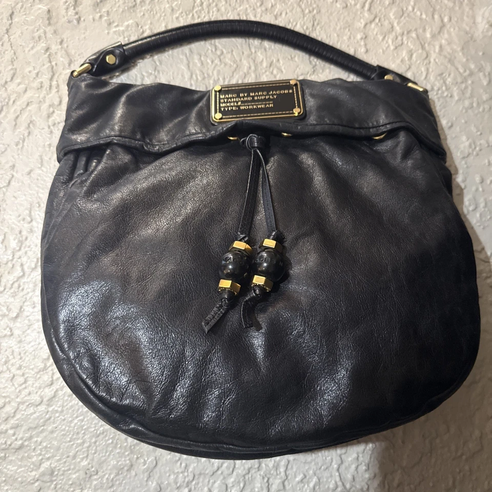 Marc By Mark Jacobs Black Leather Hobo Handbag- Leopard Lining & Glittery Strap - Image 4 of 4