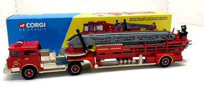 1997 CORGI Classic Long Beach Mack CF Aerial Ladder Truck  Die-Cast 52104
