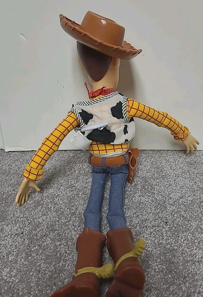 Muñeca Toy Story Sheriff Woody Tirador 16′′ con Sombrero SIN Pistola Usada en Excelente Condición Ultra-Detalle Foto 3 de 4