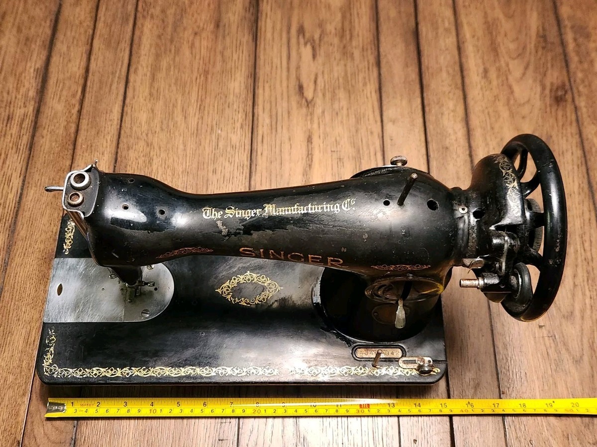 Singer Sewing Machine Black 1900s Vtg. Antique Display