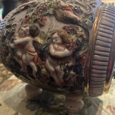 CAPODIMONTE WINE BARREL. Capodimonte wine cask, barrel form resting on four knob