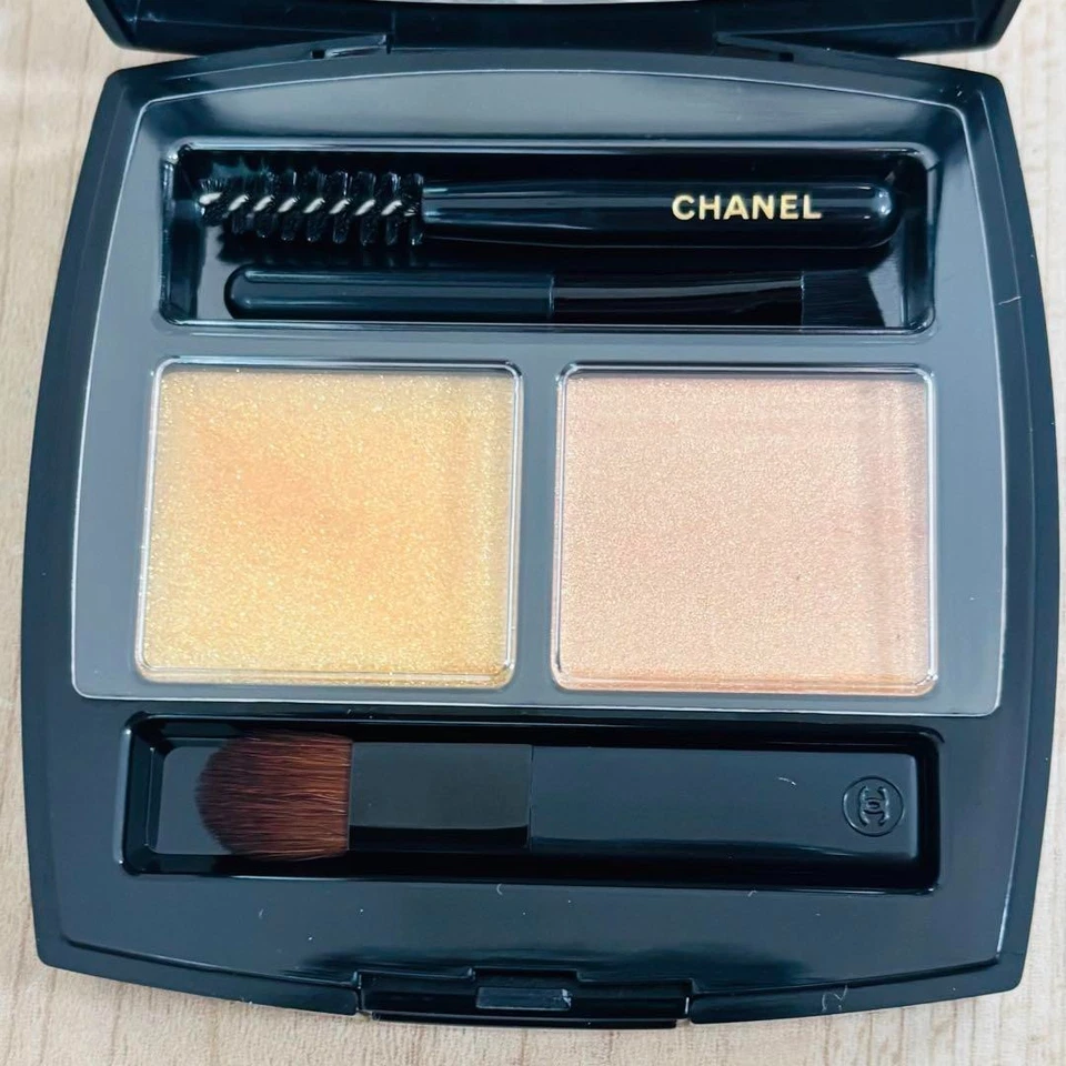 CHANEL DUO LUMIÈRE Multi-Use Illuminating Eye Gloss (2.8g / 0.09oz) Limited 2022 - Image 2 of 3