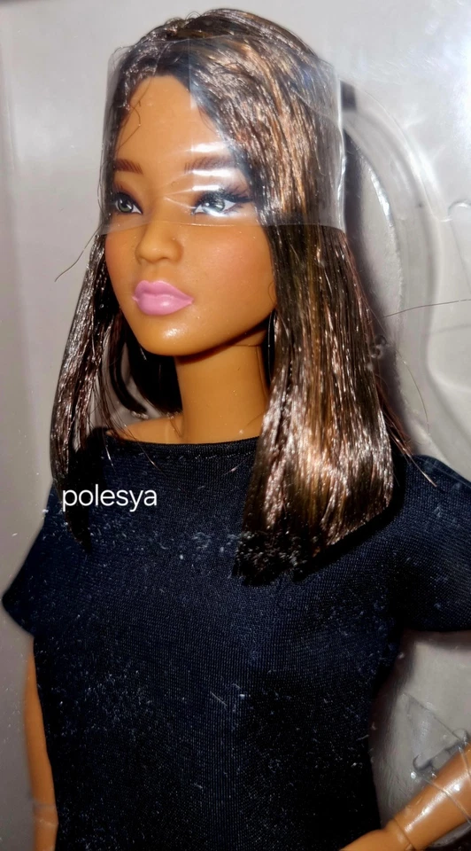 Barbie Signature Basics 2025 Series 1 Doll 1 #JBH72 - Immagine 3 di 4