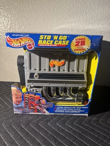 New Sealed Vintage 2000 Hot Wheels Sto 'N Go Race Case V8 Engine- Stores 28 Cars