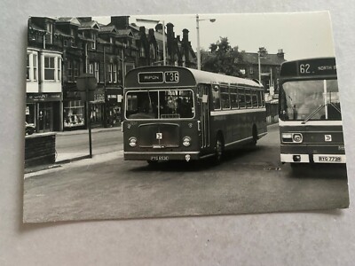 Bus Foto Harrogate Bahnhof Ripon RELL6G ECW Karosserie Reisebus West Yorkshire PYG 653E