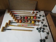 Jeu de croquet de table ancien dans sa boite en bois / Maillets, boules, arceaux