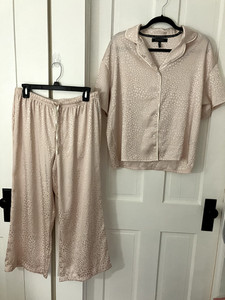 BCBGMAXAZRIA Brushed Animal Women's Pajama Set Sz L Pink Satin Lounge Sleepwear