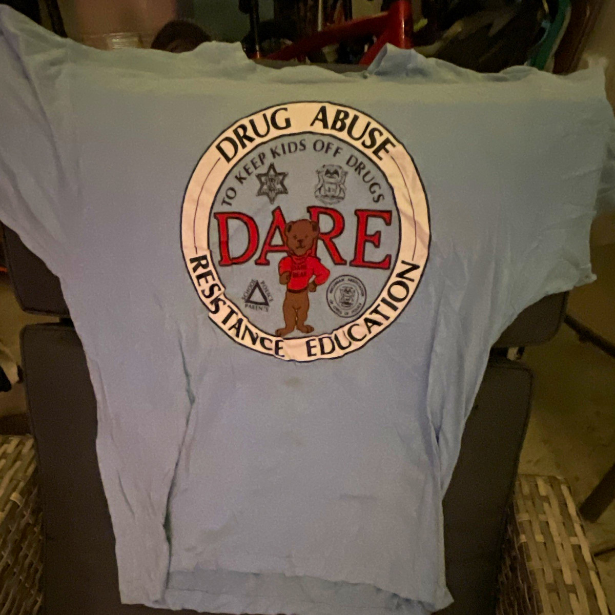 DARE Print T-Shirt DARE Bear Unisex Adults L Short Sleeve vintage 1980’s